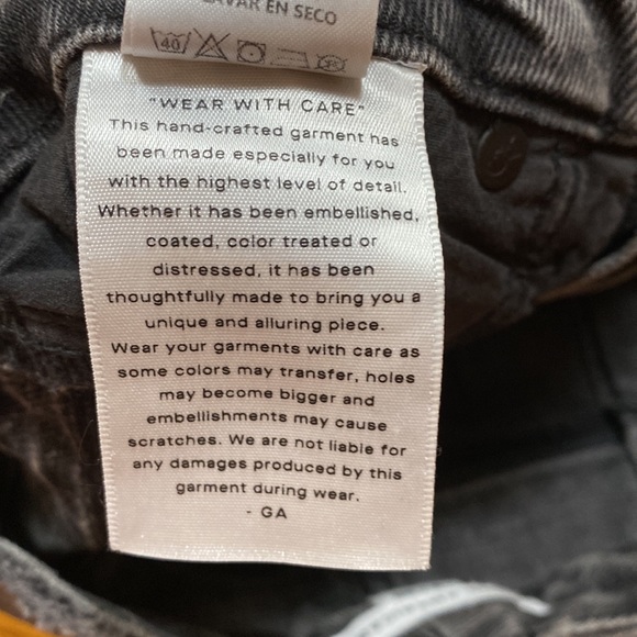 Good American Jeans Faded Black Distressed Knee Size 26 NWOT - Picture 9 of 14